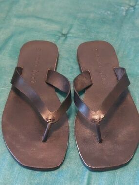 Gianni Bini Leather Flip Flops